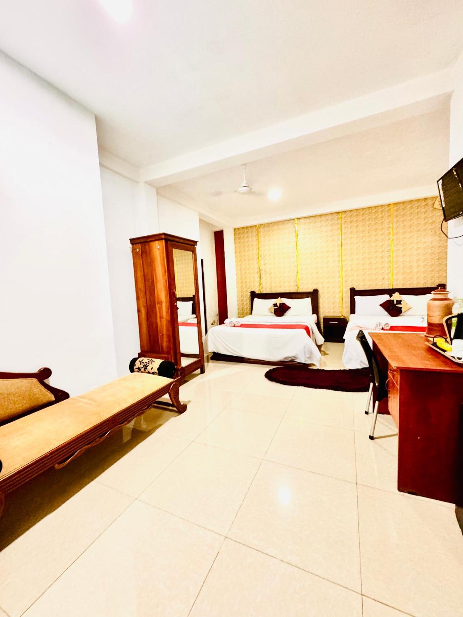 Airport Transit Kings Hotel Katunayake Exterior photo